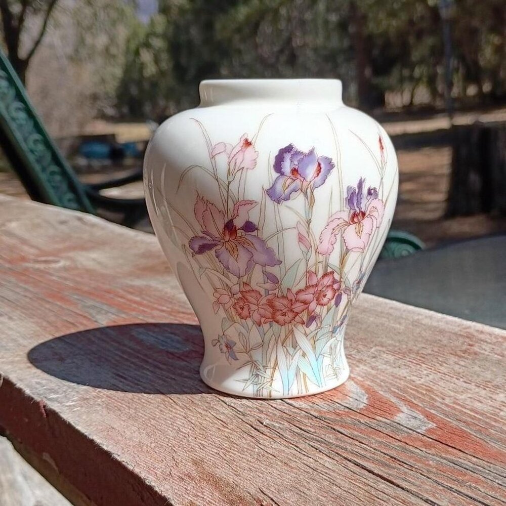 Japanese White Floral Mini Vase